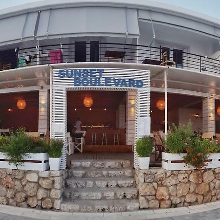 Sunset Boulevard Rooms Кепаро Экстерьер фото