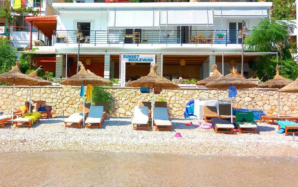 Sunset Boulevard Hotel Кепаро Экстерьер фото
